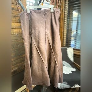 I might not know men but I do know skirts 🌻